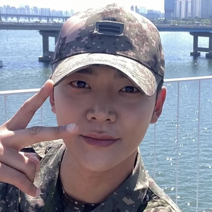 Momen yang diabadikan oleh penggemar Rowoon