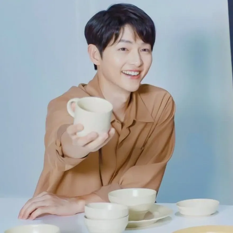 Recent activity shot of Song Joongki