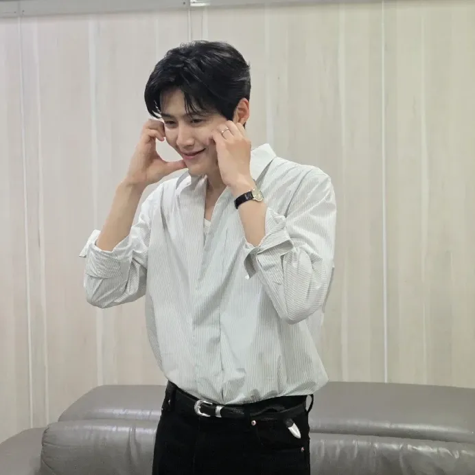 Behind-the-scenes cut of Kim Seonho