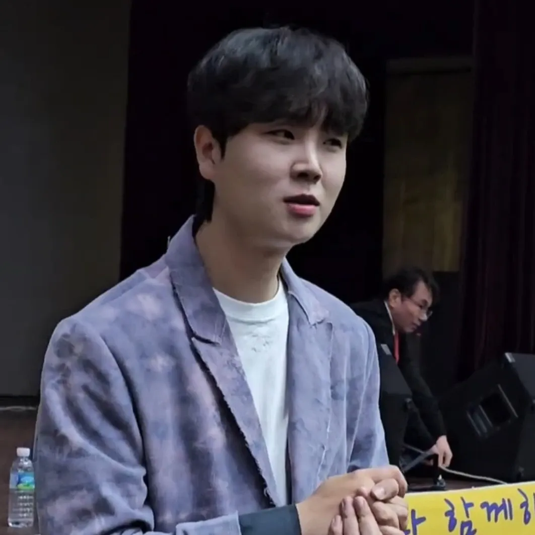 Recent activity shot of Song Minjun