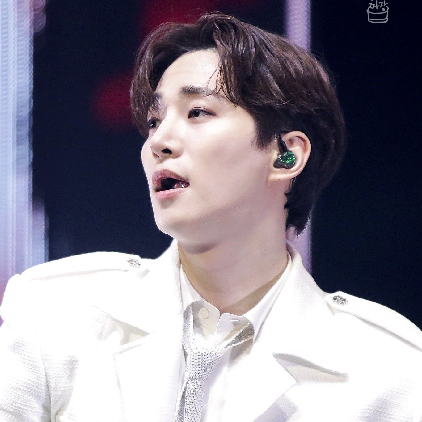 粉丝拍下的李俊昊瞬间