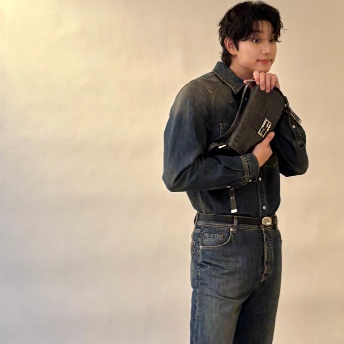 Behind-the-scenes cut of Kim Jaewon