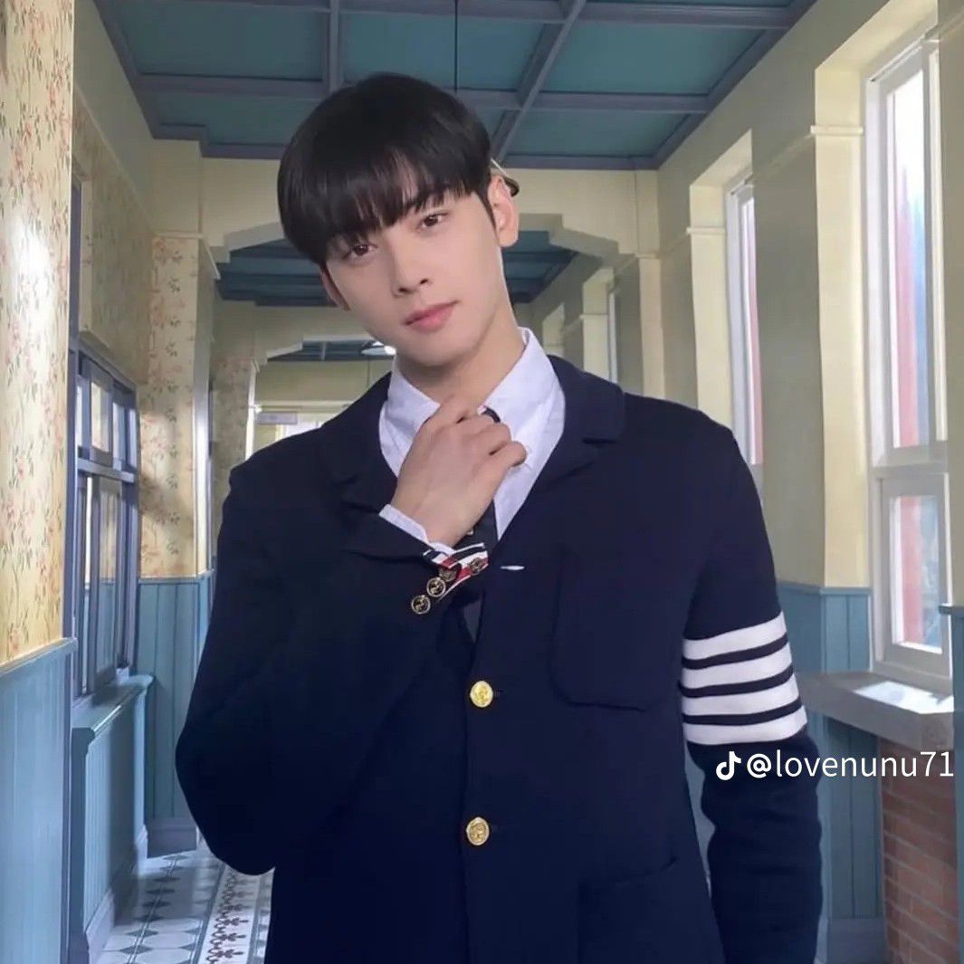 Latest photo of Cha Eunwoo