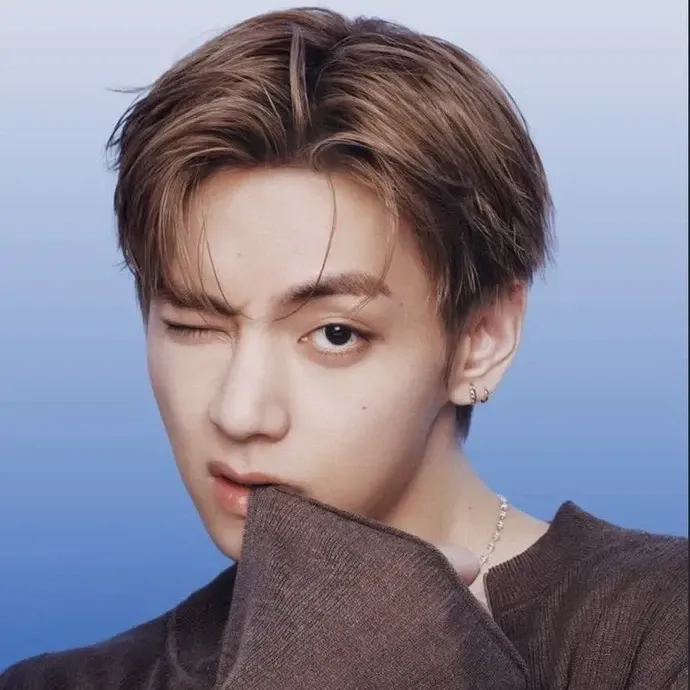 김태형 (뷔) 최근 활동샷