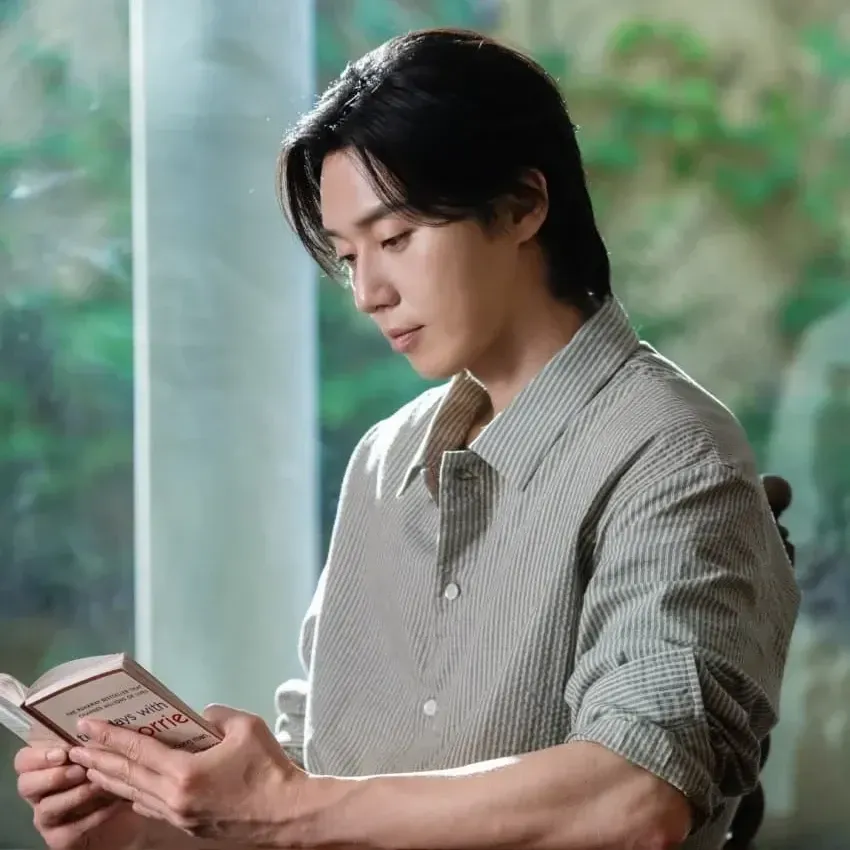 Behind-the-scenes cut of Park Seojoon