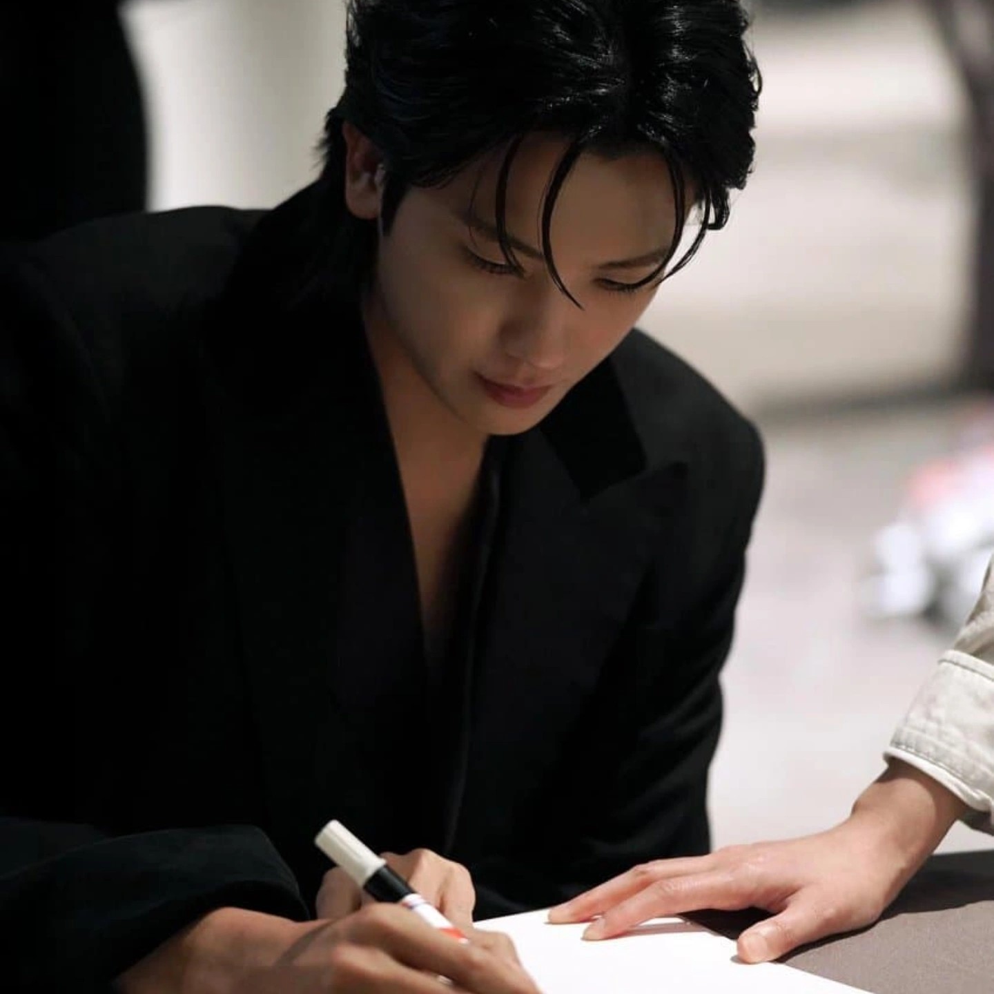 Behind-the-scenes cut of Park Hyungsik