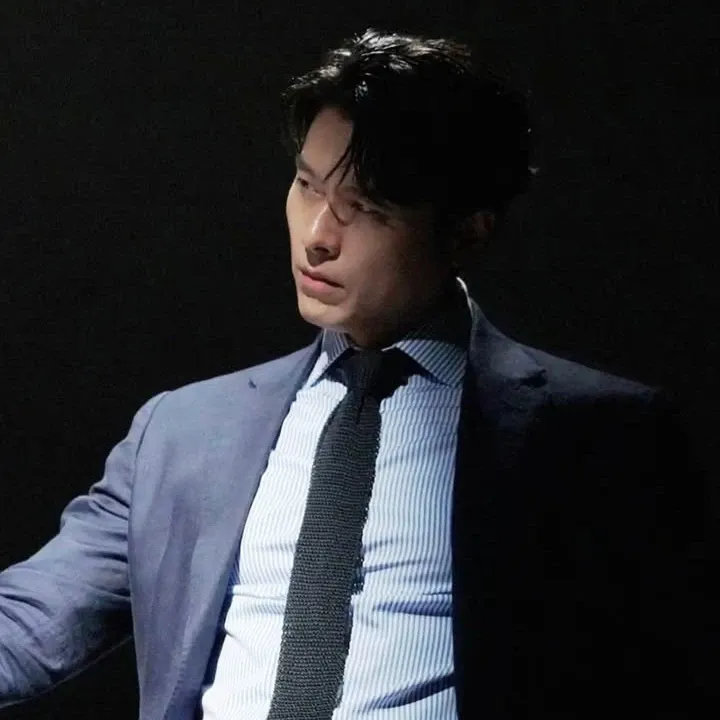 Momen yang diabadikan oleh penggemar Hyun Bin