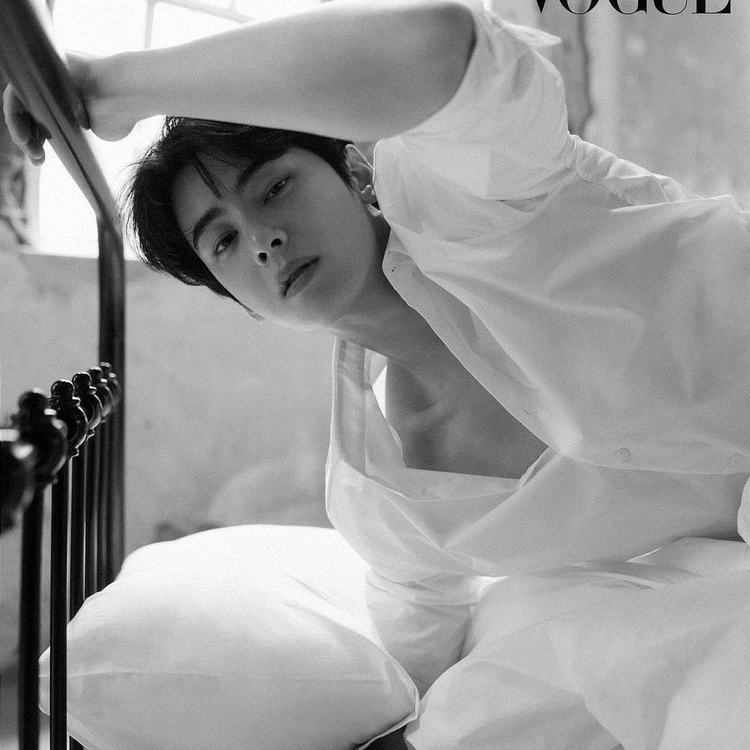 Recent activity shot of Cha Eunwoo