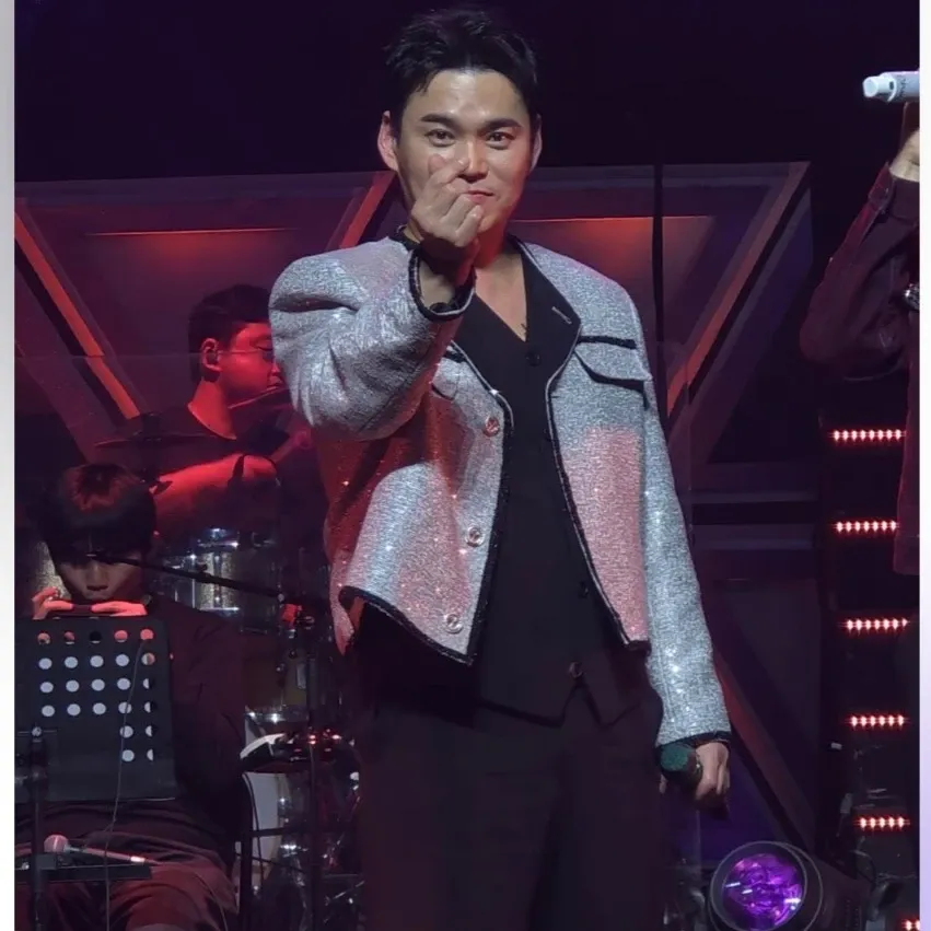 A moment captured by a fan of Cheonrokdam