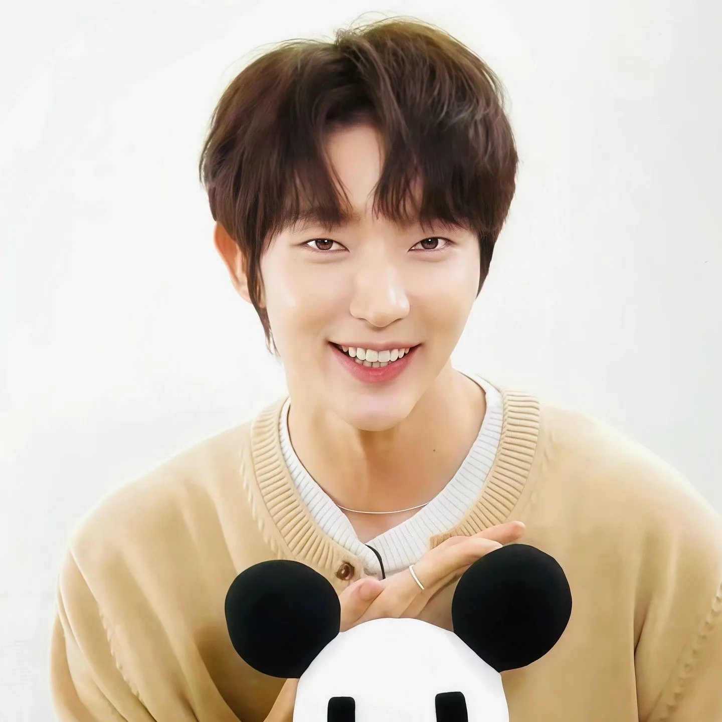 Behind-the-scenes cut of Lee Joongi