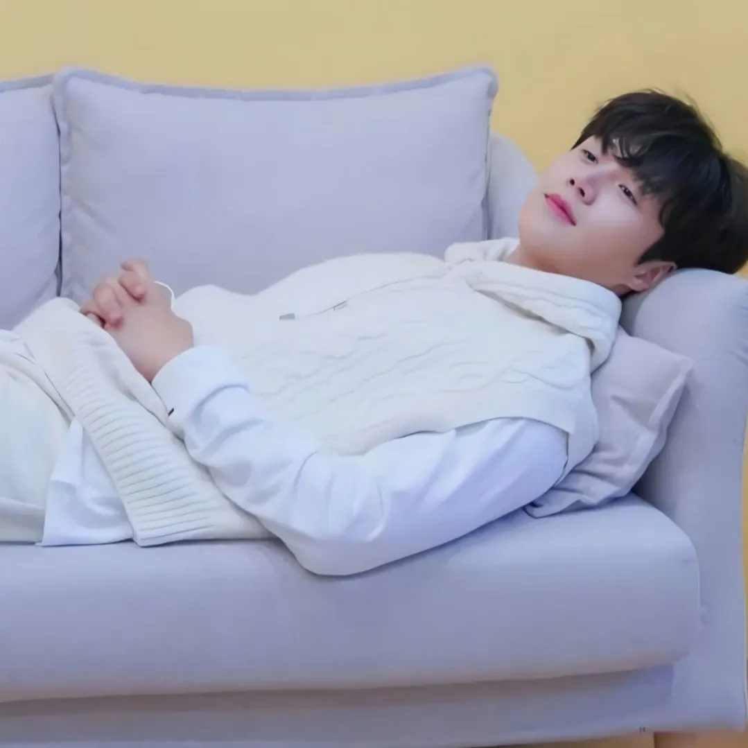 Behind-the-scenes cut of Kim Seonho