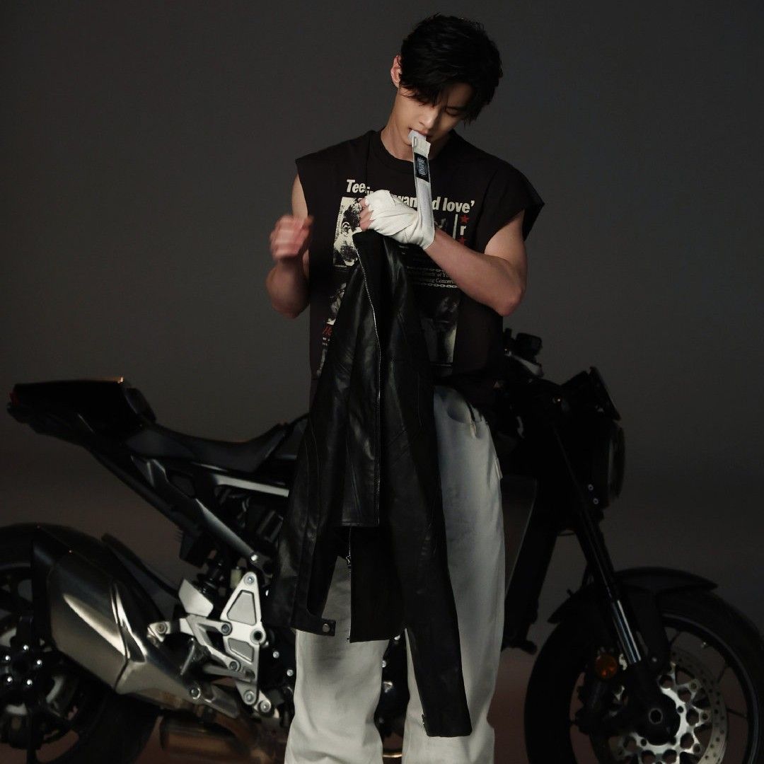 Recent activity shot of He Yu