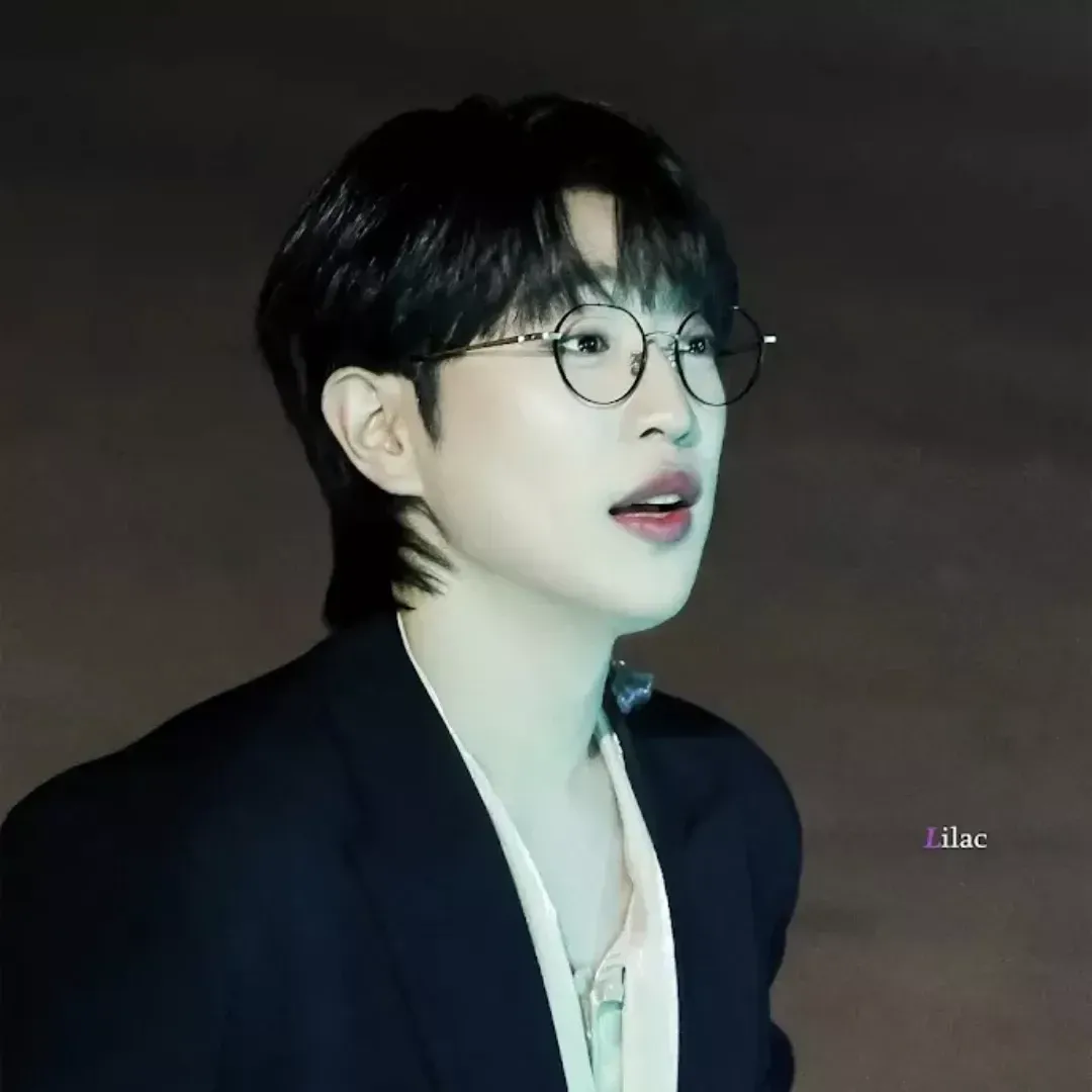 A moment captured by a fan of An Sunghoon