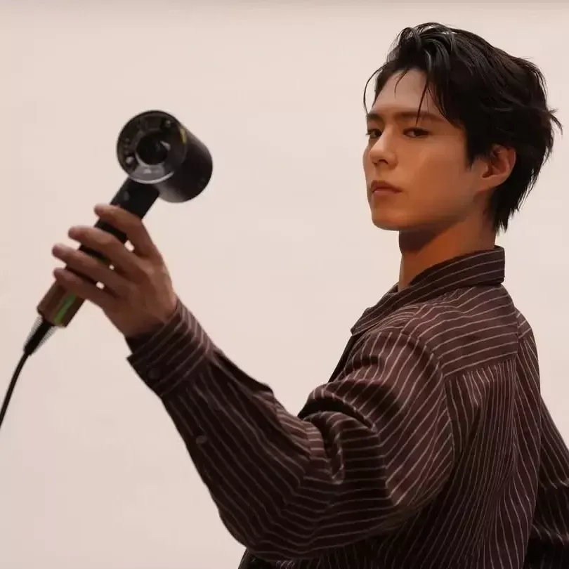 A moment captured by a fan of Park Bogum