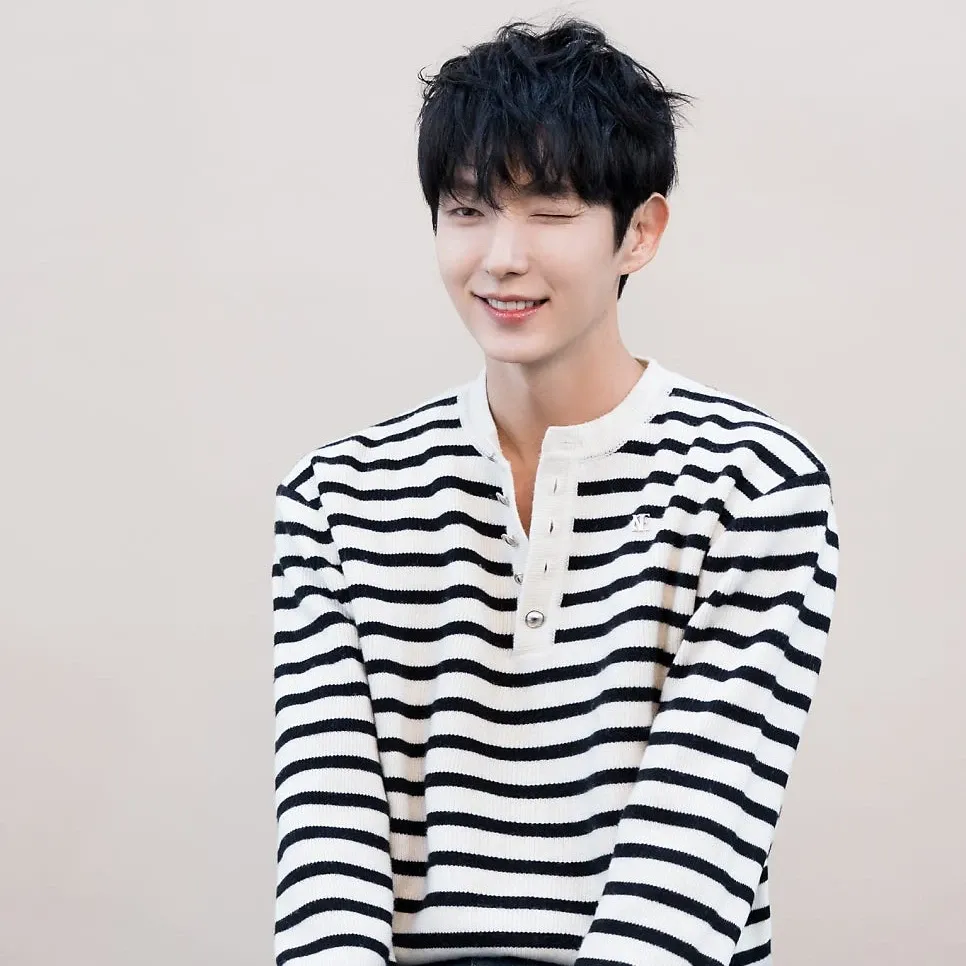 Behind-the-scenes cut of Lee Joongi