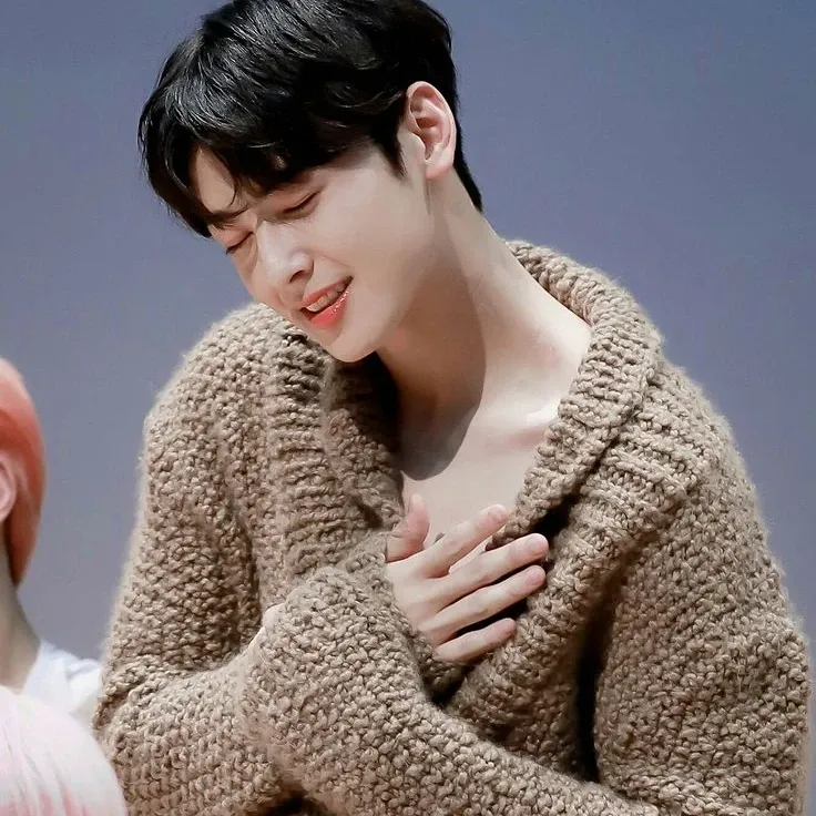 A moment captured by a fan of Cha Eunwoo