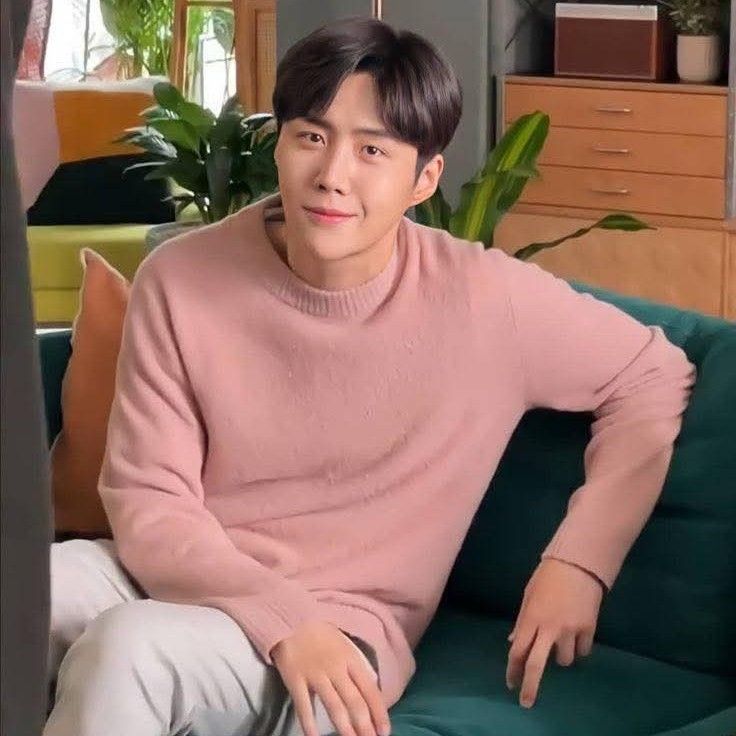 Behind-the-scenes cut of Kim Seonho