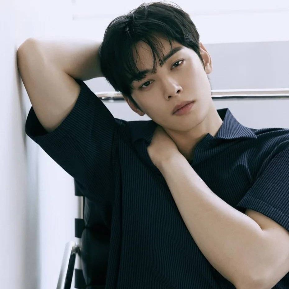 Latest photo of Cha Eunwoo