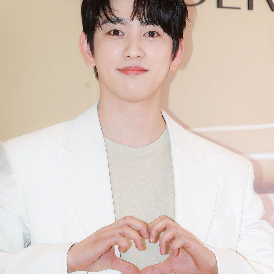 Momen yang diabadikan oleh penggemar Park Jinyoung