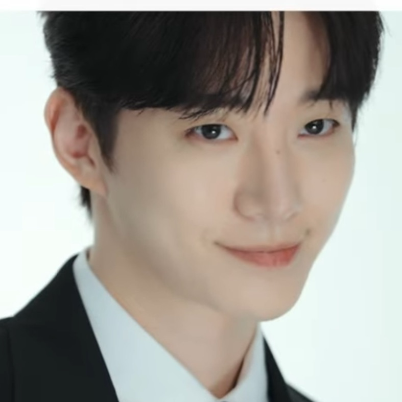 Foto kegiatan terbaru dari Lee Junho