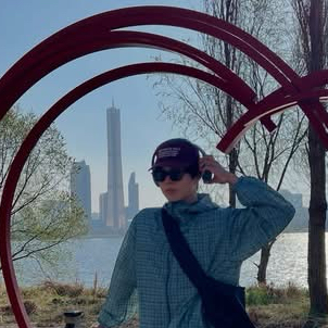 A moment captured by a fan of Park Bogum