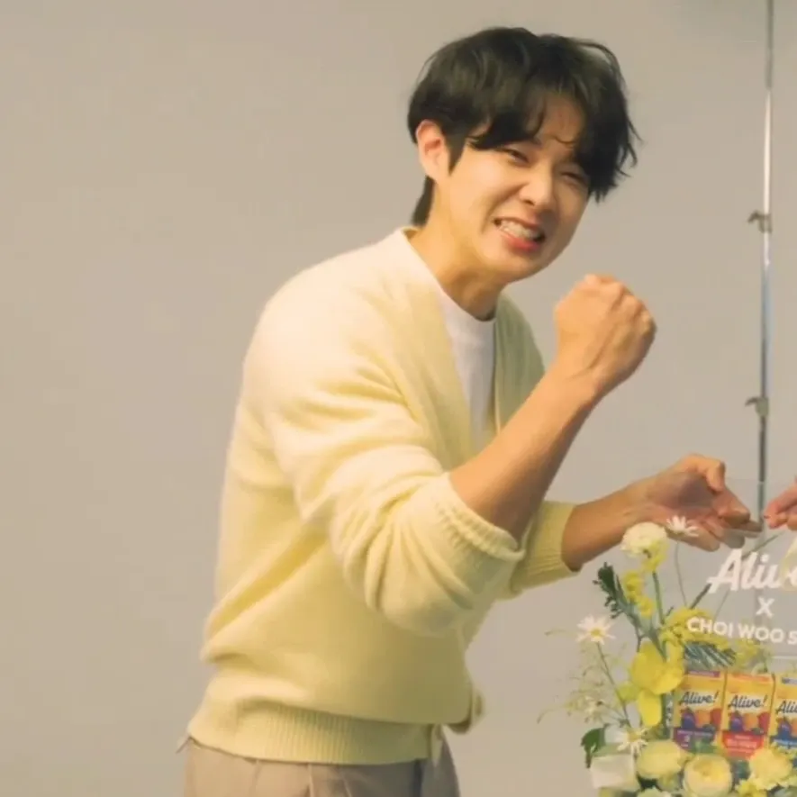 Behind-the-scenes cut of Choi Wooshik