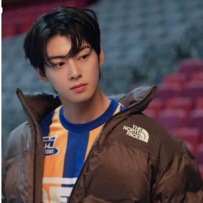 Latest photo of Cha Eunwoo