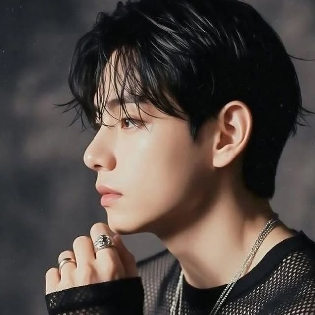 Latest photo of Kim Taehyung (V)