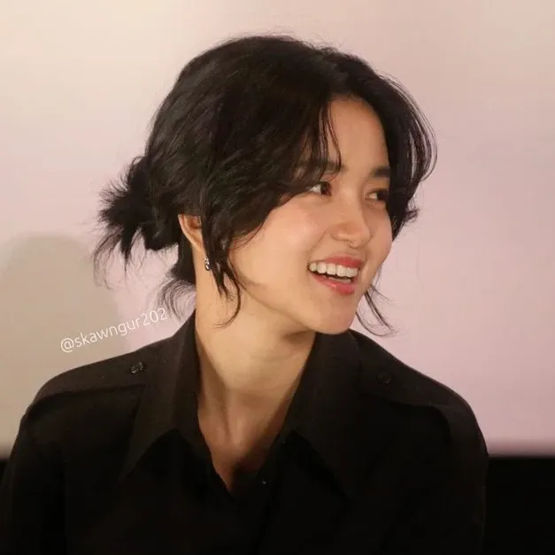 Behind-the-scenes cut of Kim Taeri