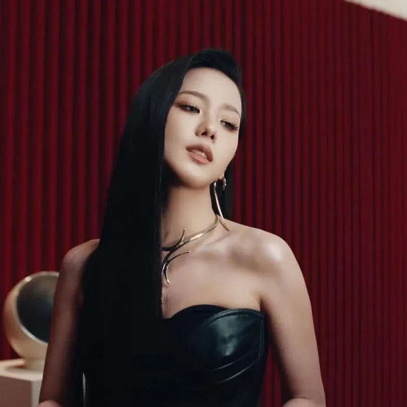 Recent activity shot of Jisoo (1995)