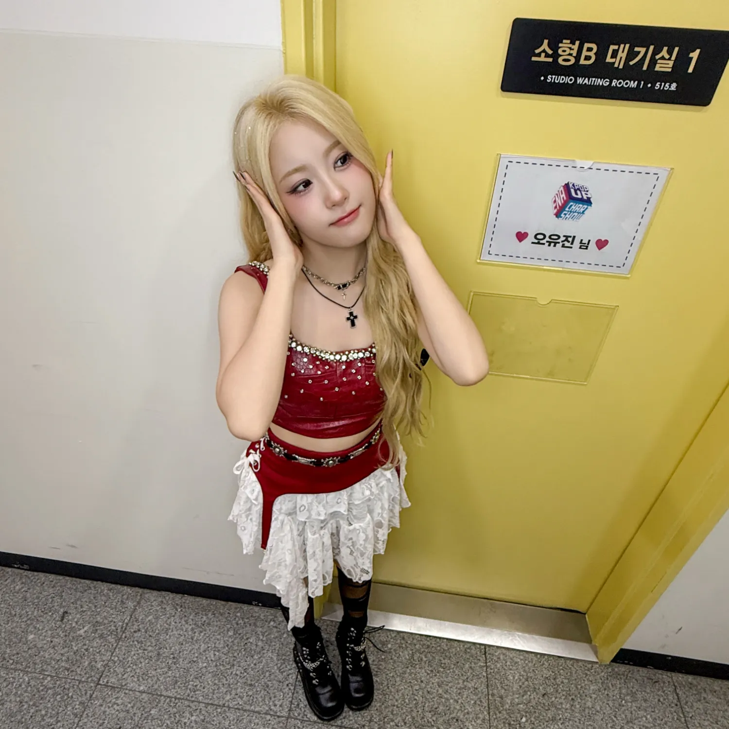 Behind-the-scenes cut of Oh Yujin