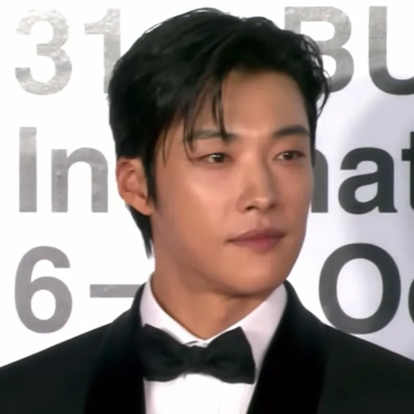 Behind-the-scenes cut of Woo Dohwan