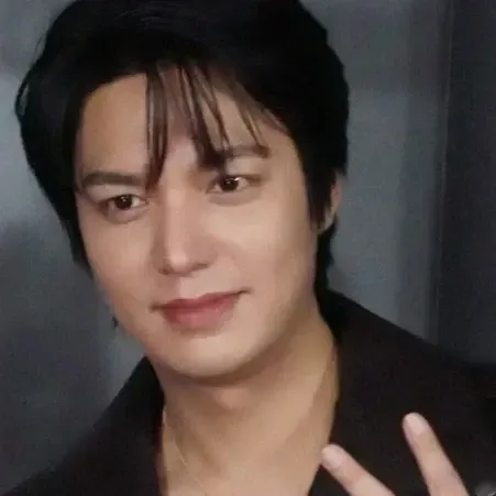 Recent activity shot of Lee Minho