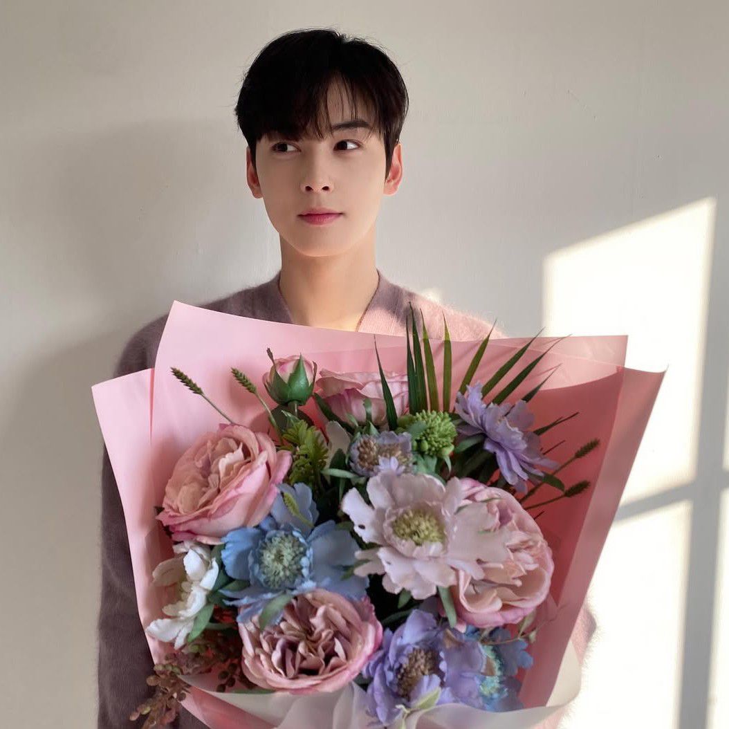 Behind-the-scenes cut of Cha Eunwoo