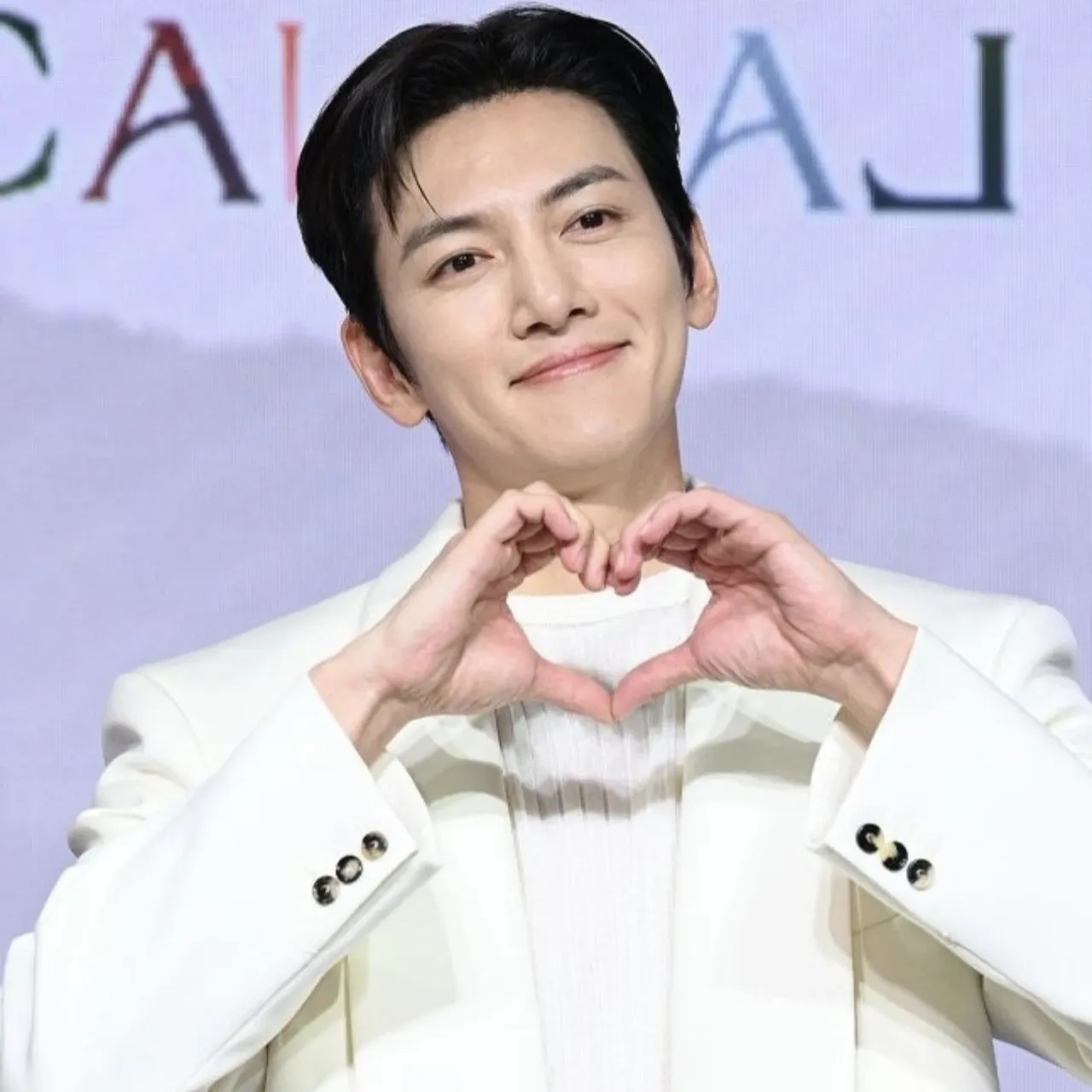Behind-the-scenes cut of Ji Changwook