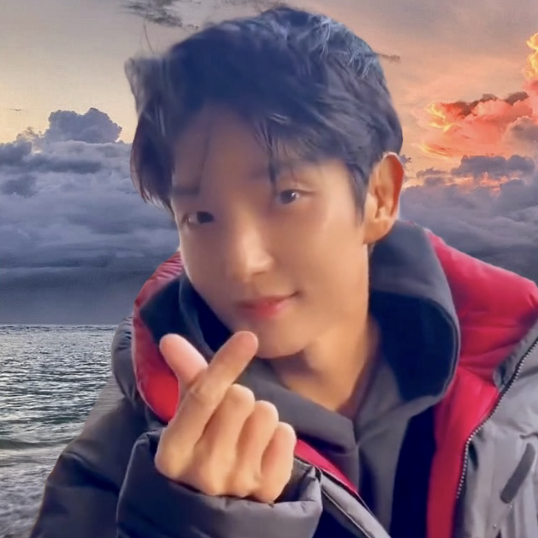 Behind-the-scenes cut of Lee Joongi