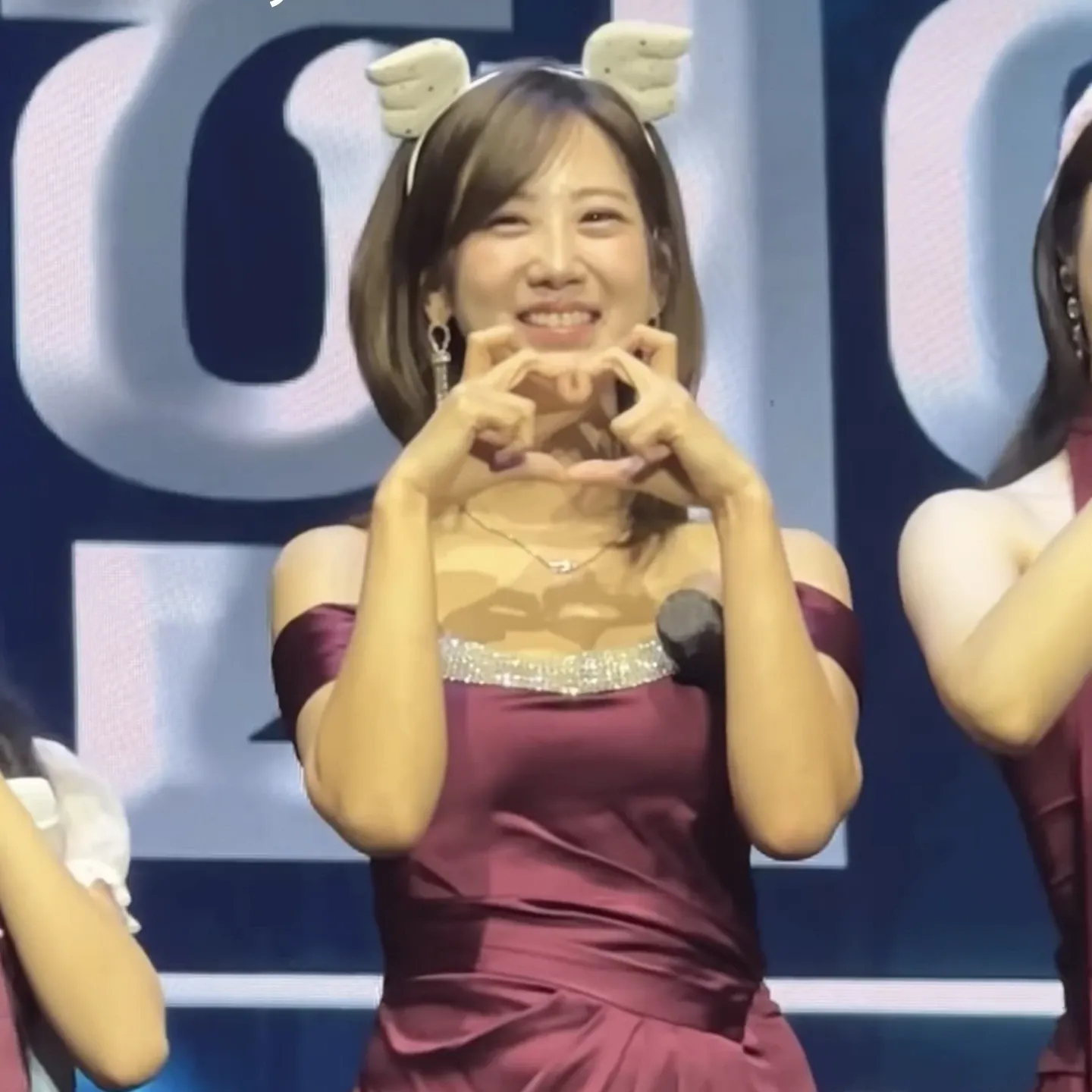 Behind-the-scenes cut of Kang Hyeyeon