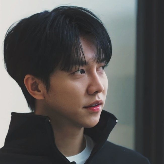 Behind-the-scenes cut of Lee Seunggi