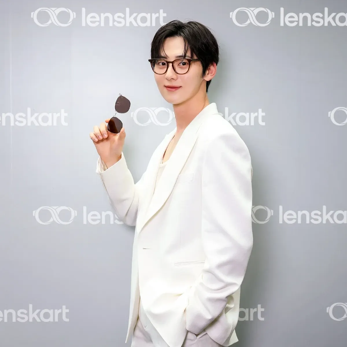 Behind-the-scenes cut of Hwang Minhyun