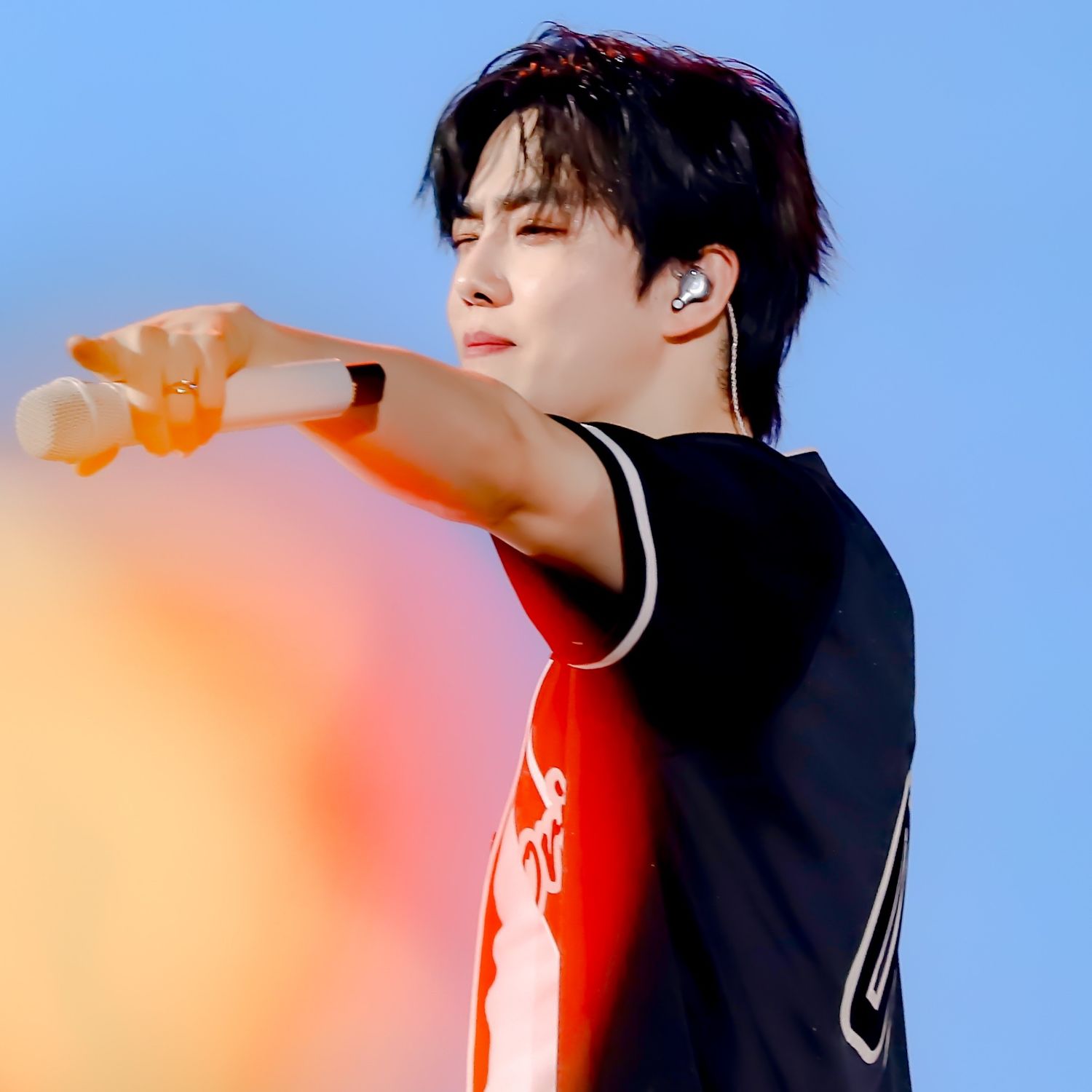 A moment captured by a fan of Suho