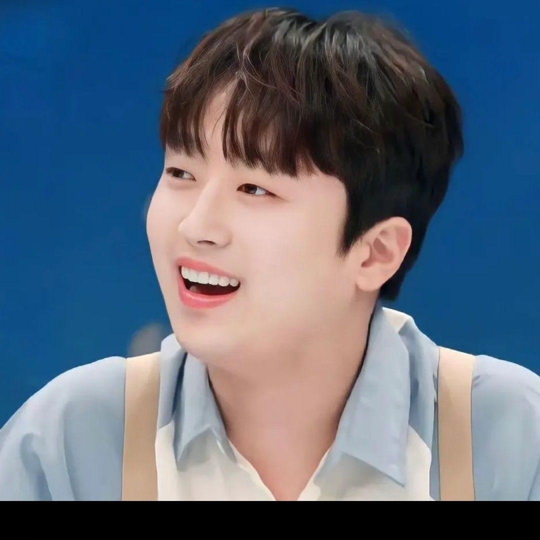 粉丝拍下的李灿元瞬间