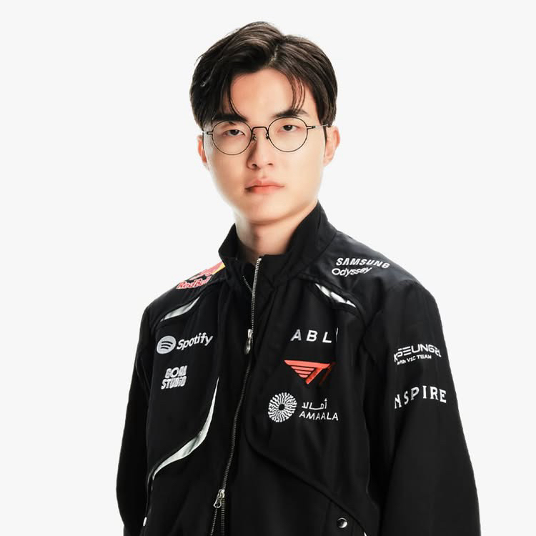 Latest photo of Faker