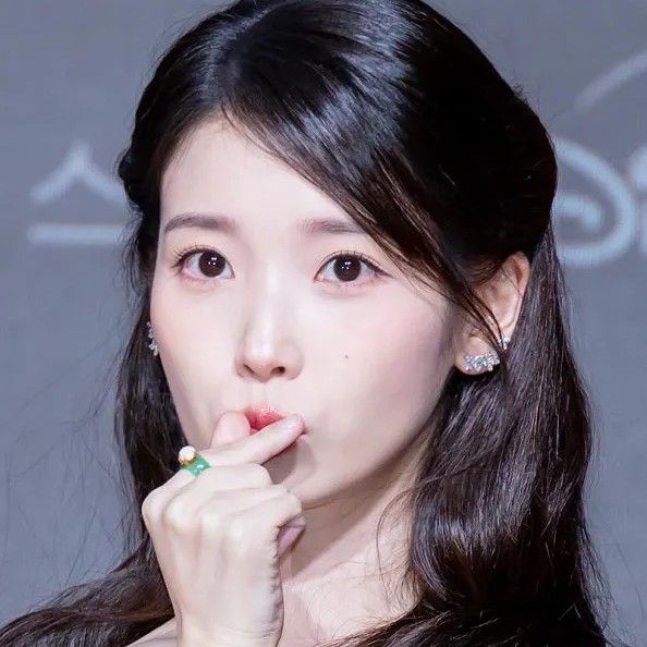 Foto kegiatan terbaru dari IU