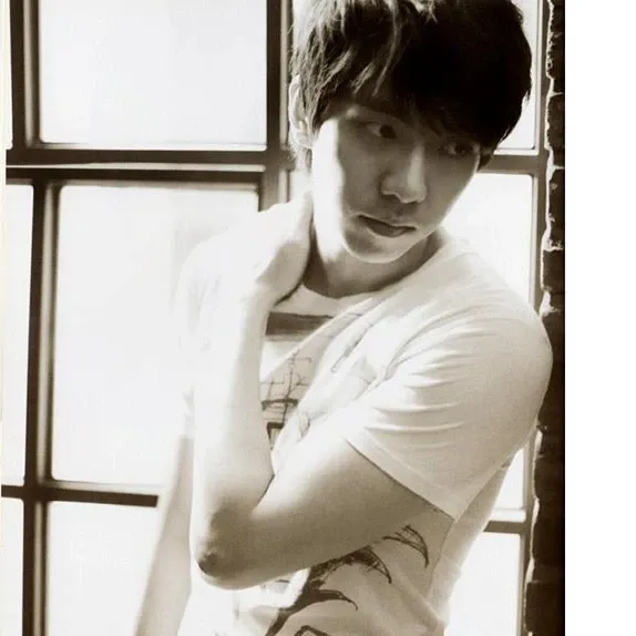 Foto terbaru dari Lee Seunggi