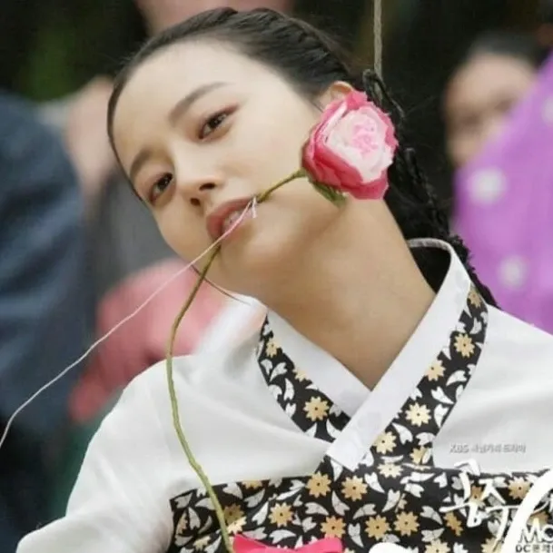 Recent activity shot of Moon Chaewon