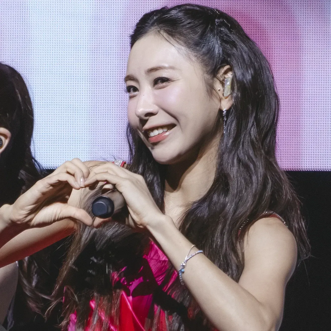A moment captured by a fan of Huh Chanmi