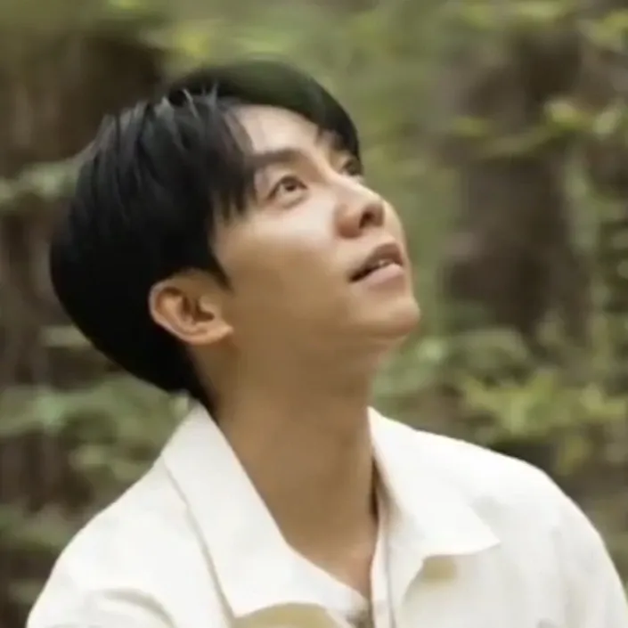 A moment captured by a fan of Lee Seunggi