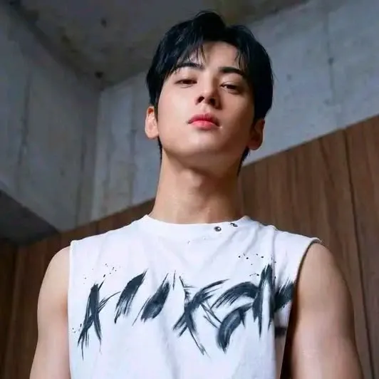 Behind-the-scenes cut of Cha Eunwoo