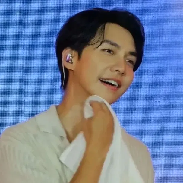 Foto kegiatan terbaru dari Lee Seunggi
