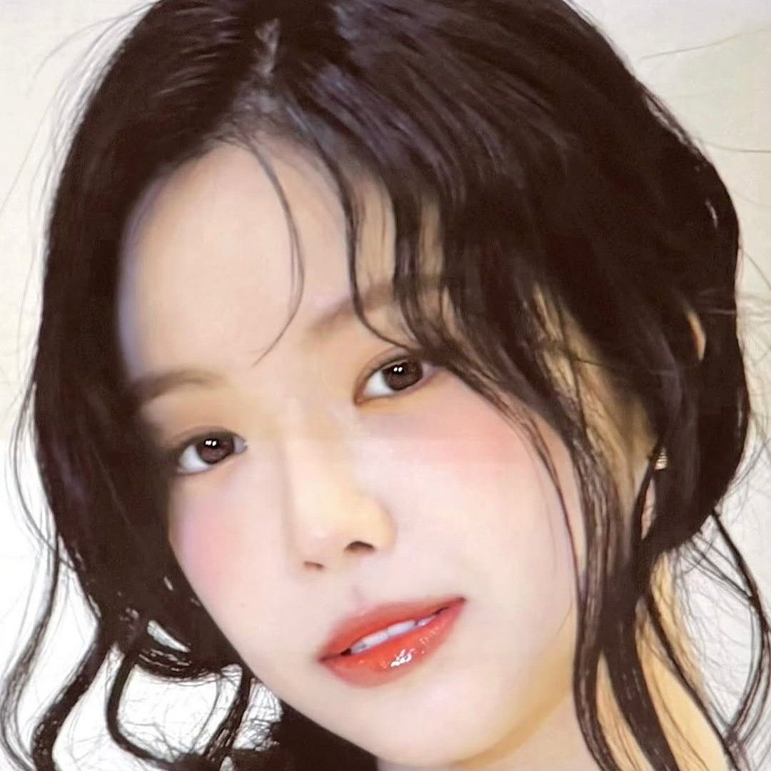 Recent activity shot of Son Naeun